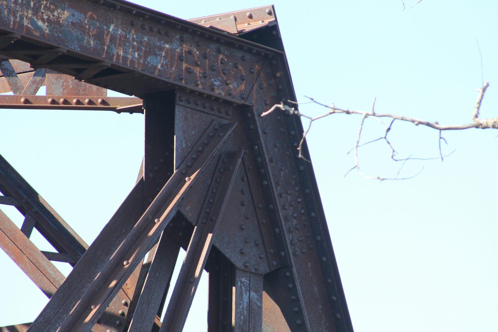 Upper angle connection